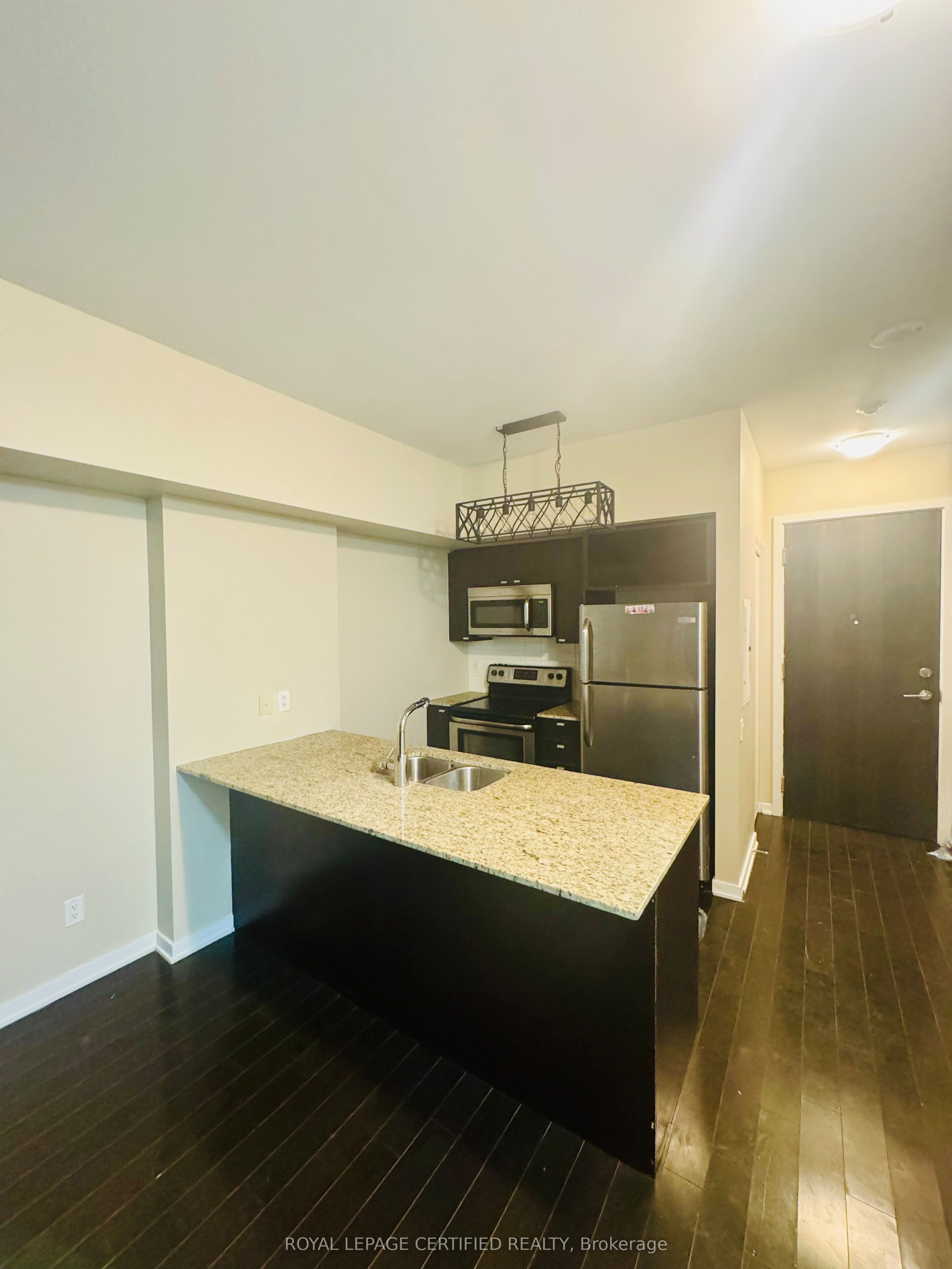 105 The Queensway N/A 3501