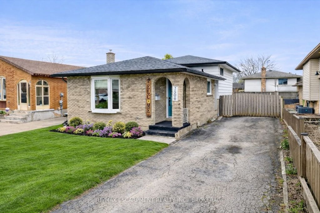 Photo of 7506 Jubilee Drive, Niagara Falls, ON L2G 7J5 (MLS # X13810250)