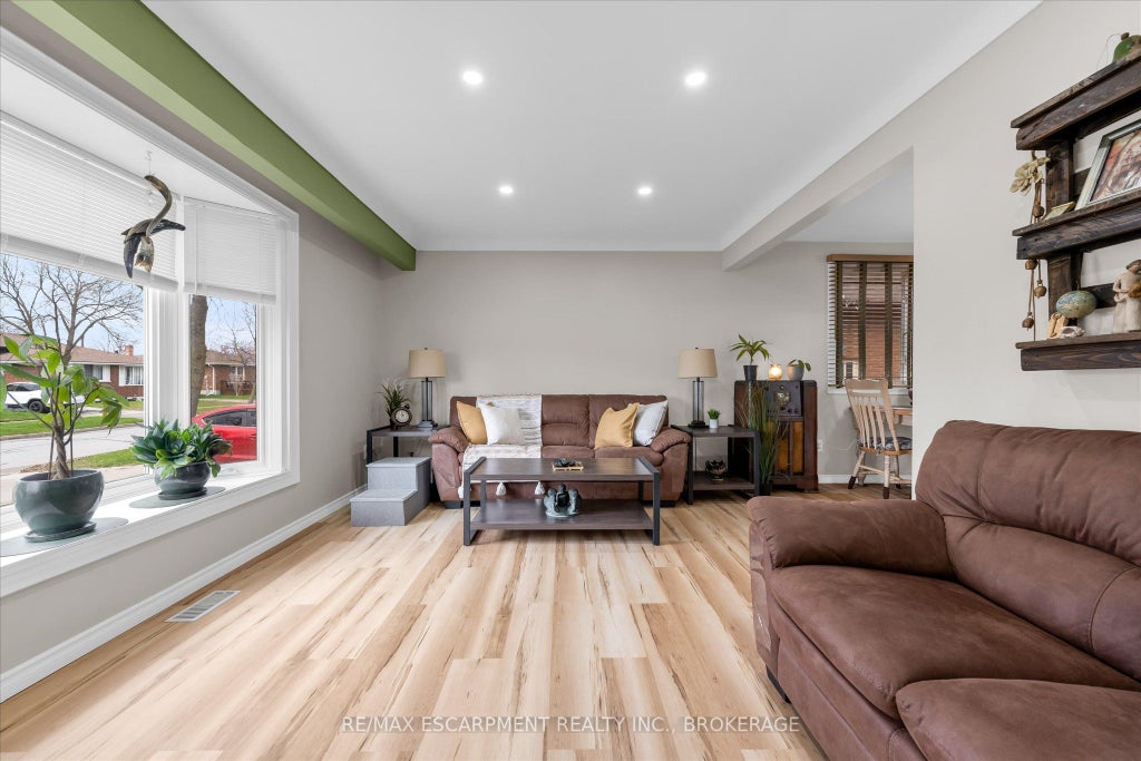 Photo of 7506 Jubilee Drive, Niagara Falls, ON L2G 7J5 (MLS # X13810250)