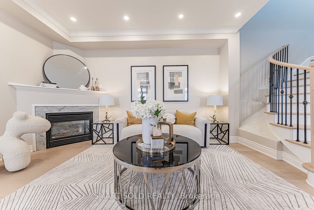Photo of 295 Bathurst Glen Drive, Vaughan, ON L4J 9K8 (MLS # N13477284)