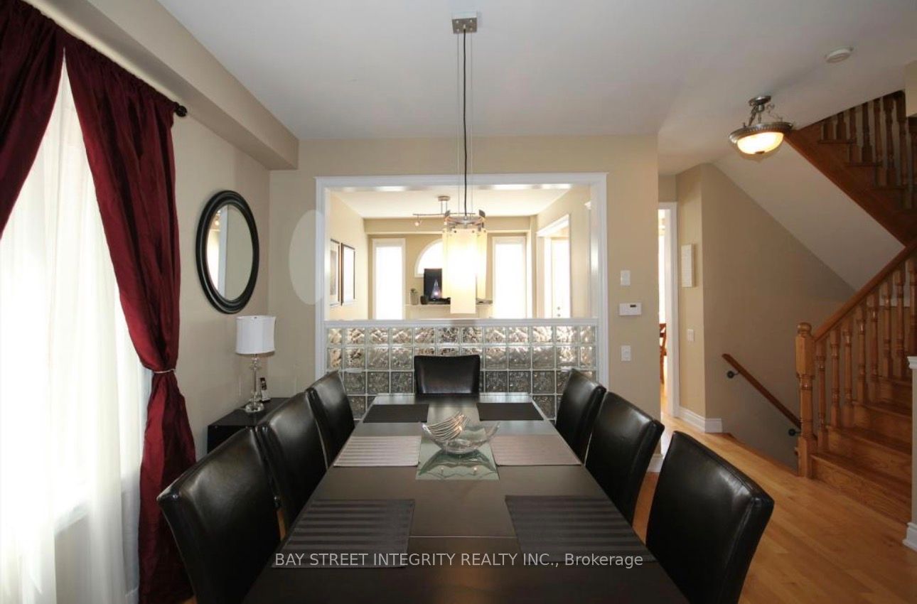 3364 Hayhurst Crescent