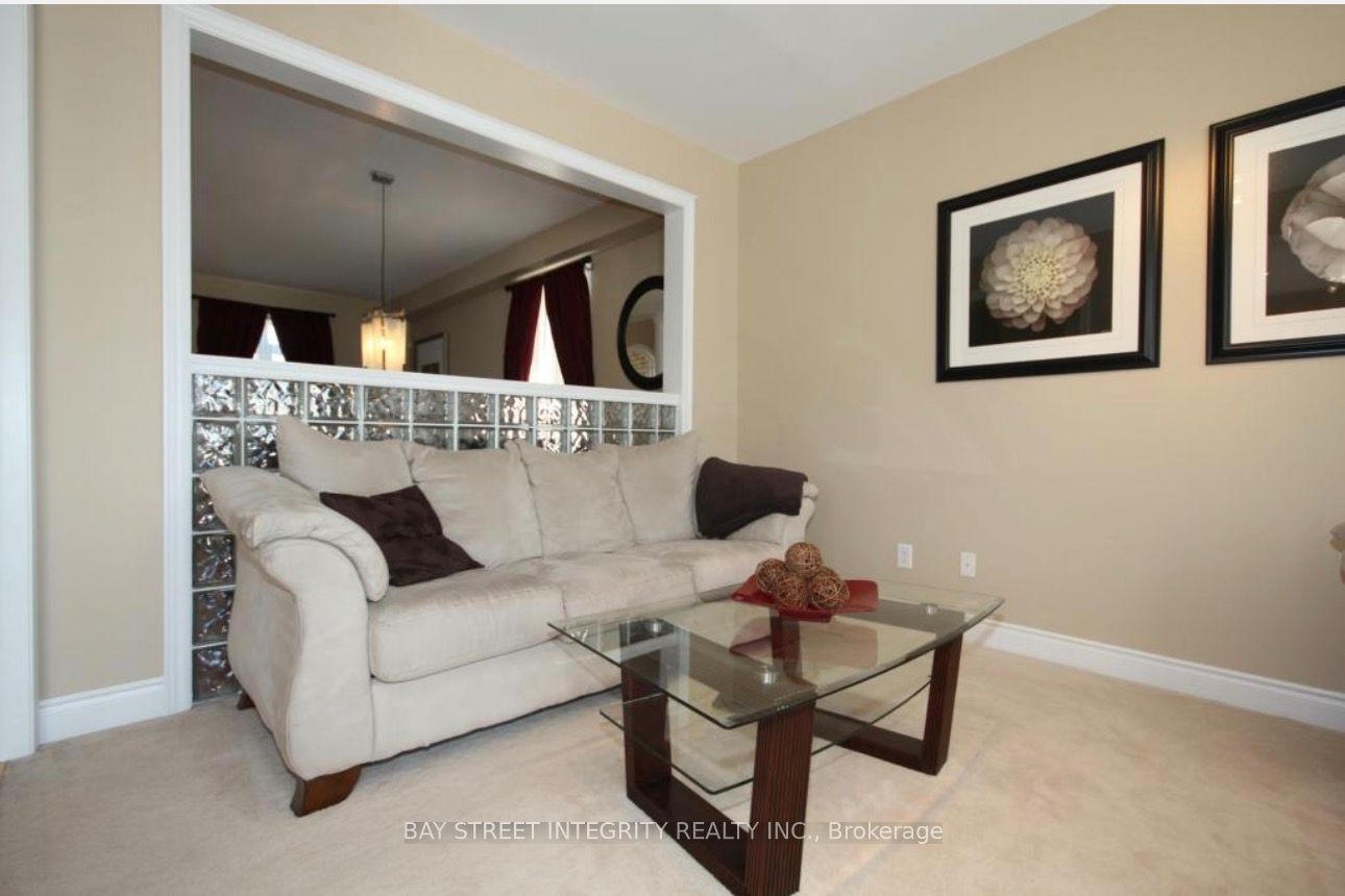 3364 Hayhurst Crescent