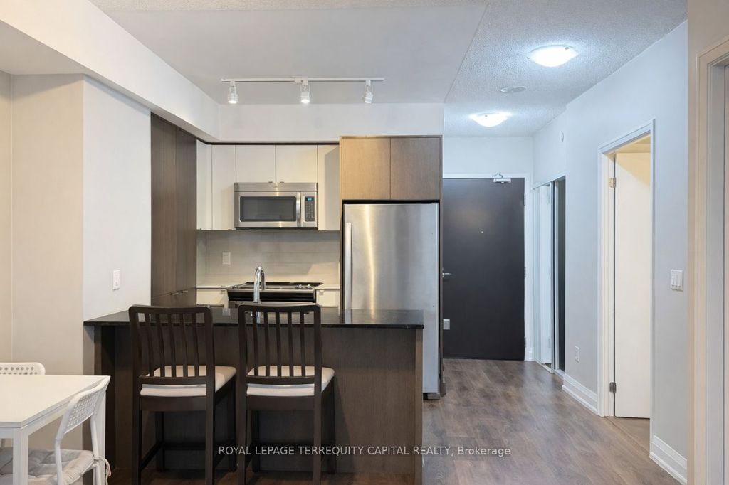 Photo of 9 Valhalla Inn Road #1608, Toronto, ON M9B 1S9 (MLS # W12948370)