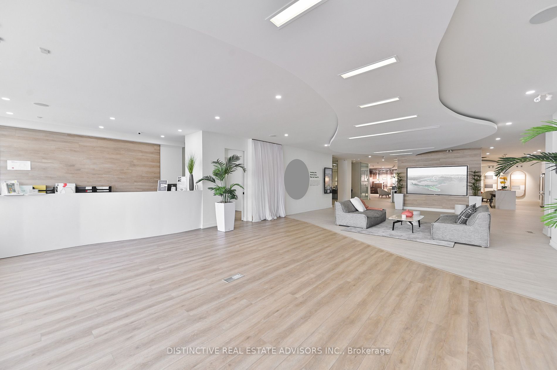 Photo 1 of 42 — 3605 Lake Shore Boulevard W, Toronto, ON M8W 1P5