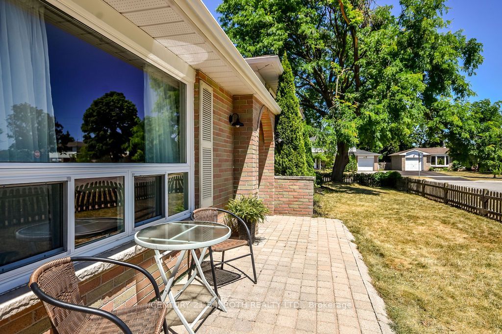 Photo of 32 Lonsdale Place, Barrie, ON L4M 4J1 (MLS # S13087376)