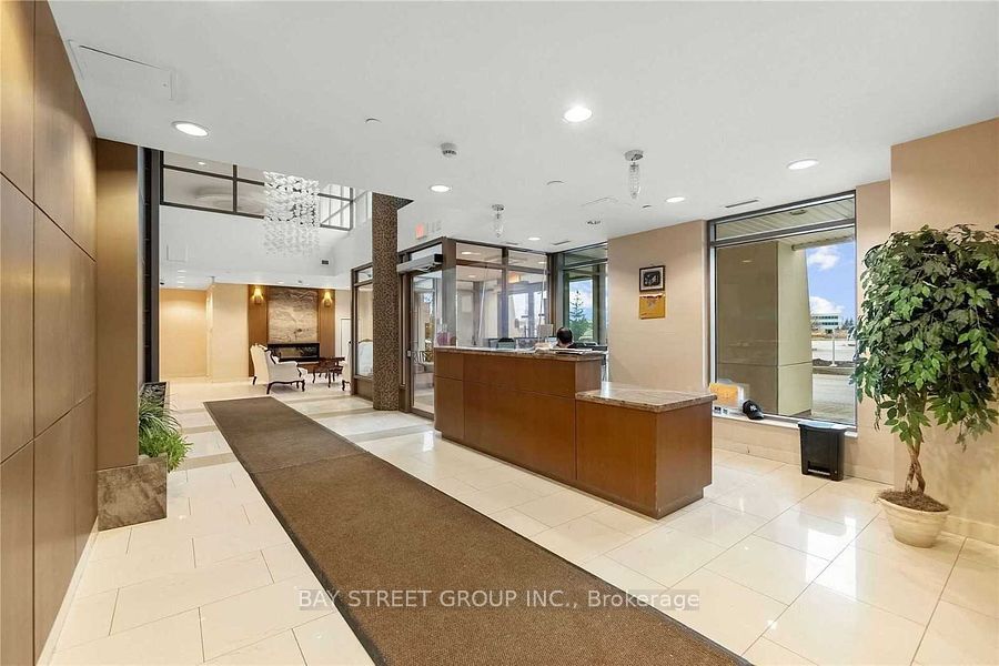 75 Norman Bethune Avenue 302