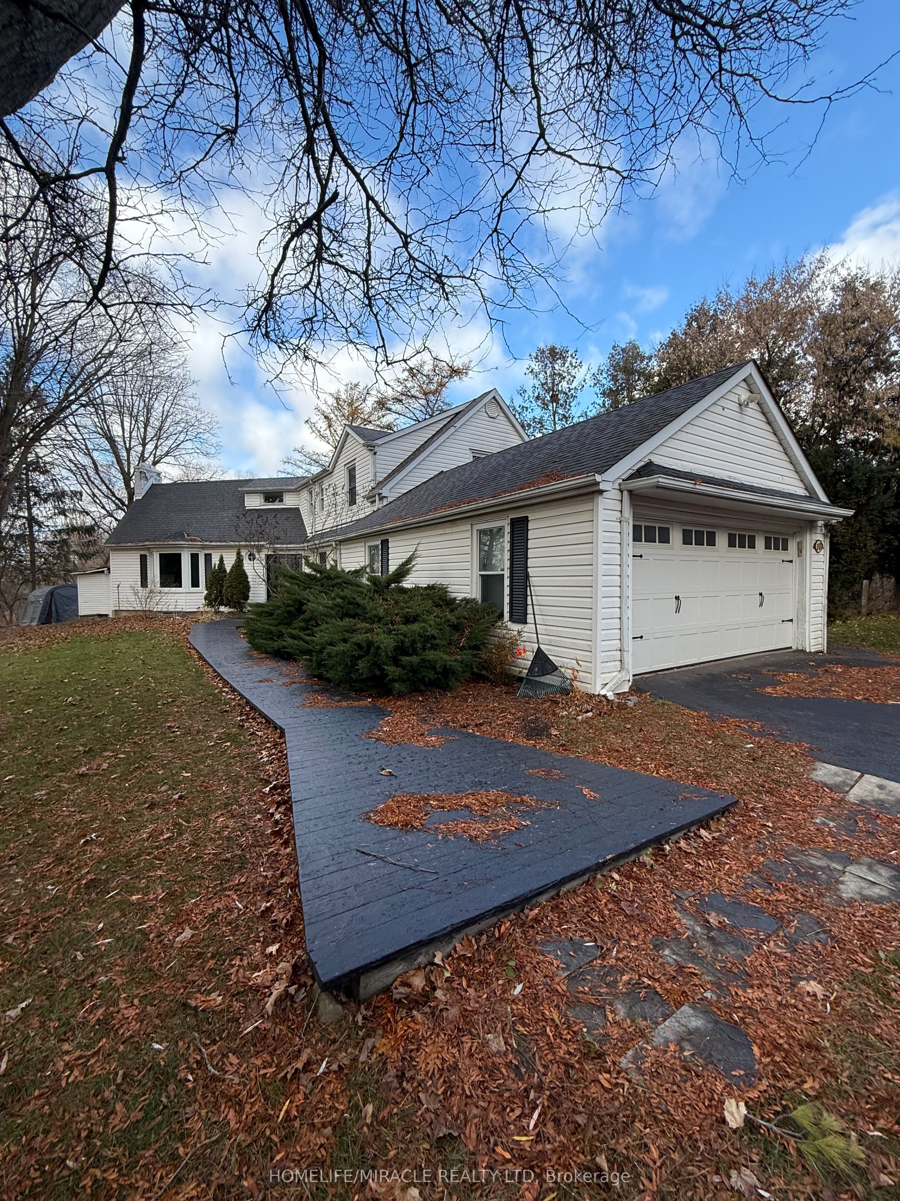 10 Yorkton Boulevard