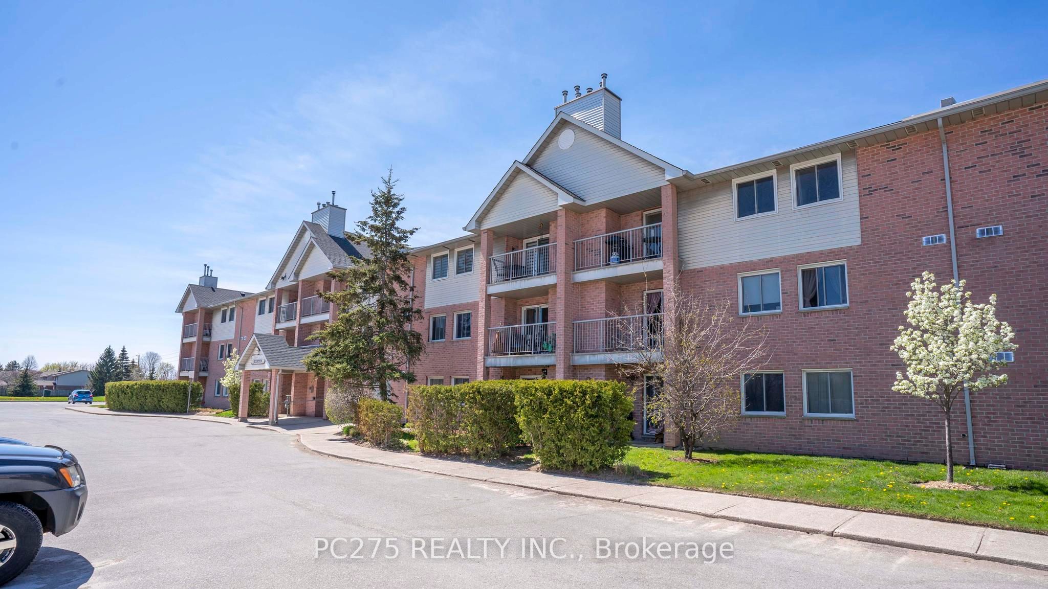 Photo 1 of 22 — 144 Conway Drive 68, London South, ON N6E 3N3