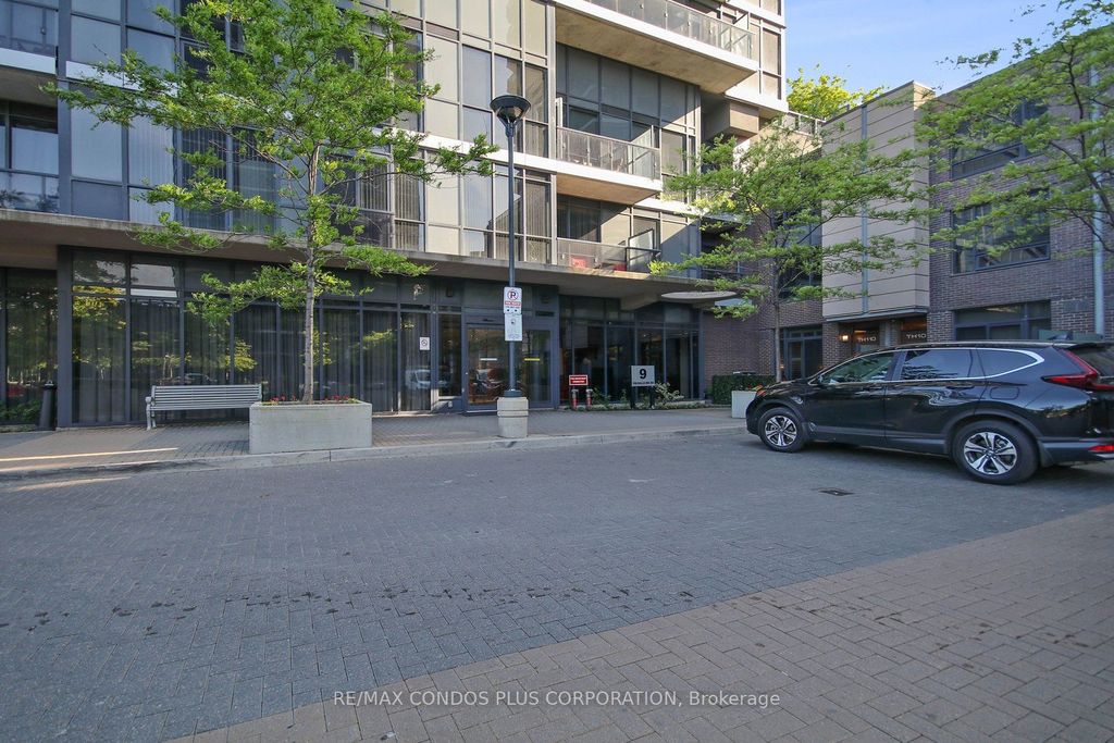 Photo of 9 Valhalla Inn Road #1802, Toronto, ON M9B 1S9 (MLS # W12999038)