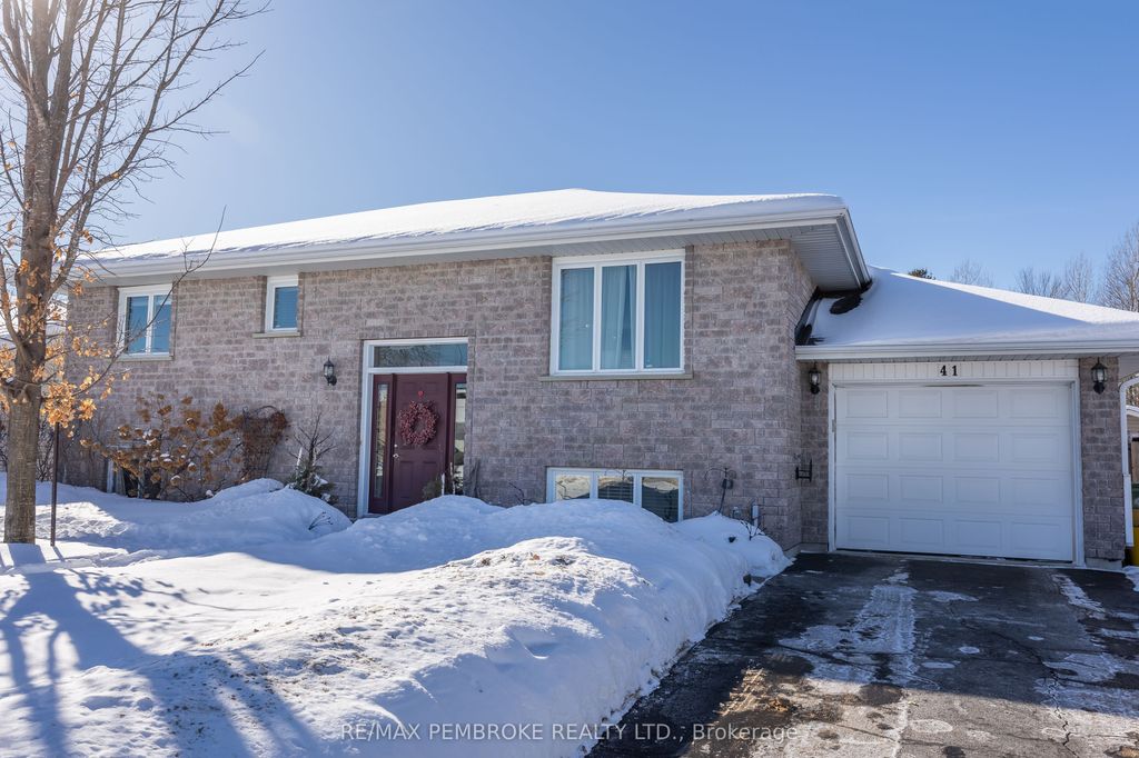 Photo of 41 Oak Avenue, Petawawa, ON K8H 0B5 (MLS # X12754144)