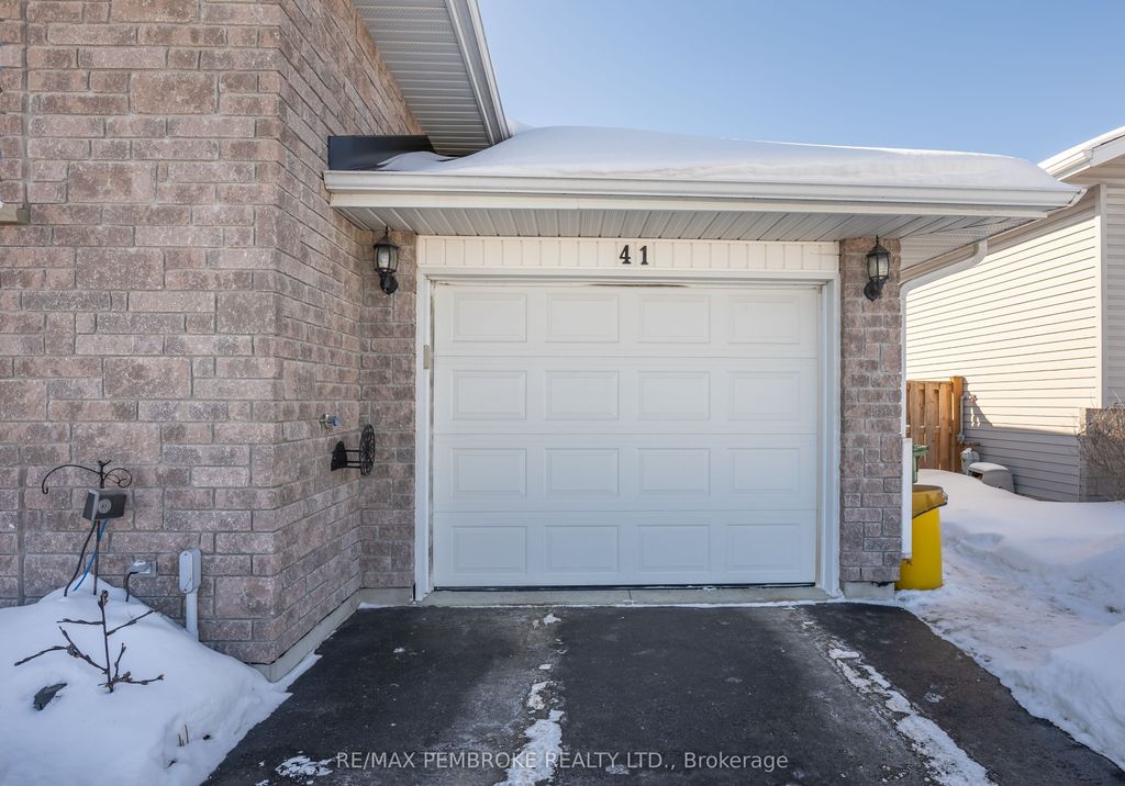 Photo of 41 Oak Avenue, Petawawa, ON K8H 0B5 (MLS # X12754144)