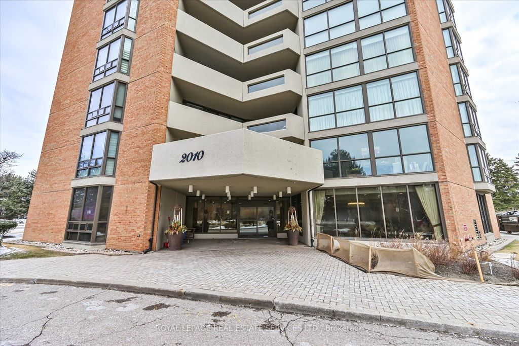 Photo of 2010 Islington Avenue #PH03, Toronto, ON M9P 3S8 (MLS # W12823322)