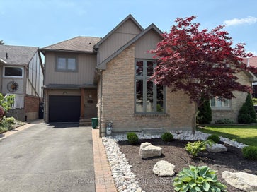 19 Elmbrook Crescent Lower Toronto ON M9C 5B2