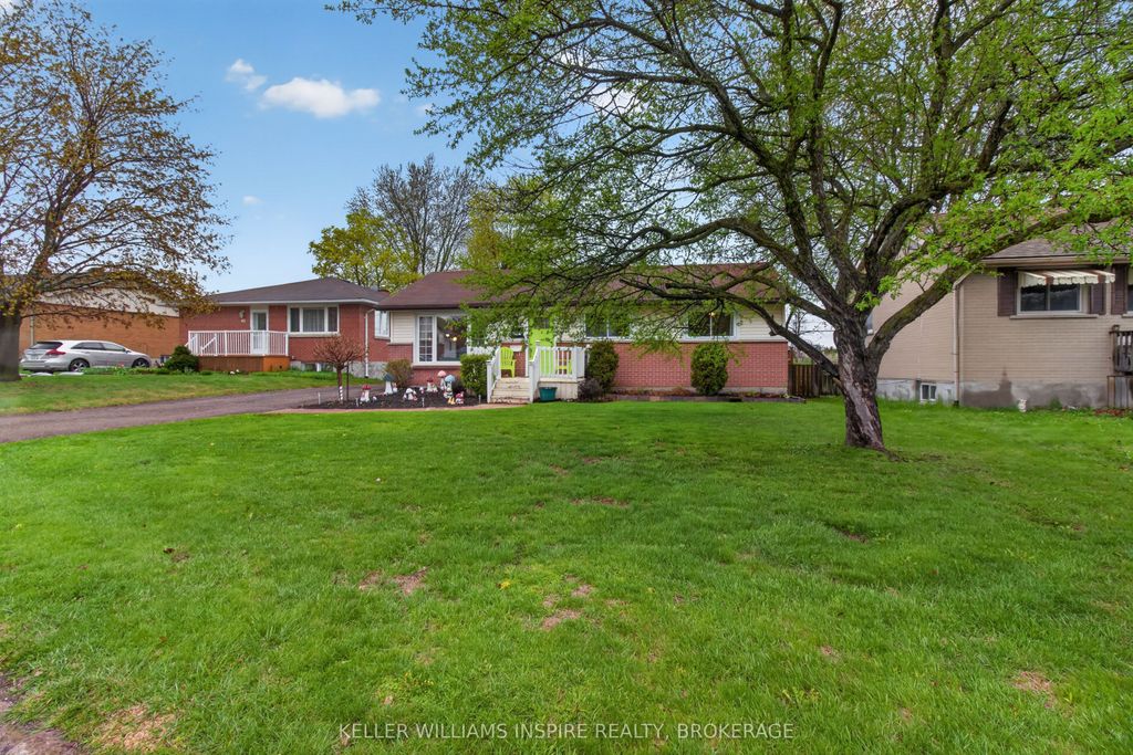 Photo of 66 Manor Drive, Brockville, ON K6V 3E6 (MLS # X13099902)