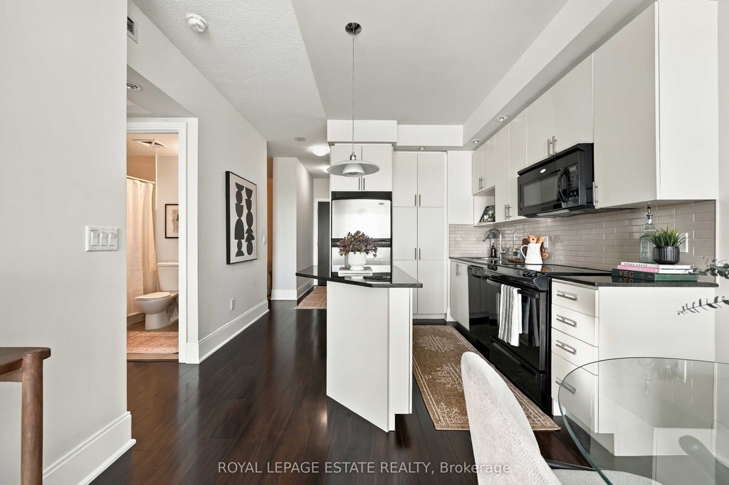Photo of 181 Wynford Drive #604, Toronto, ON M3C 0C6 (MLS # C14032610)