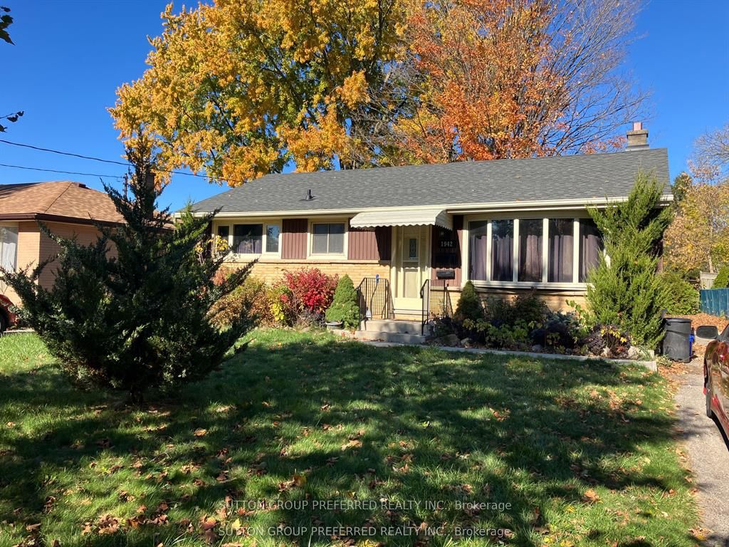 Photo 1 of 20 — 1942 Duluth Crescent, London East, ON N5V 1H7