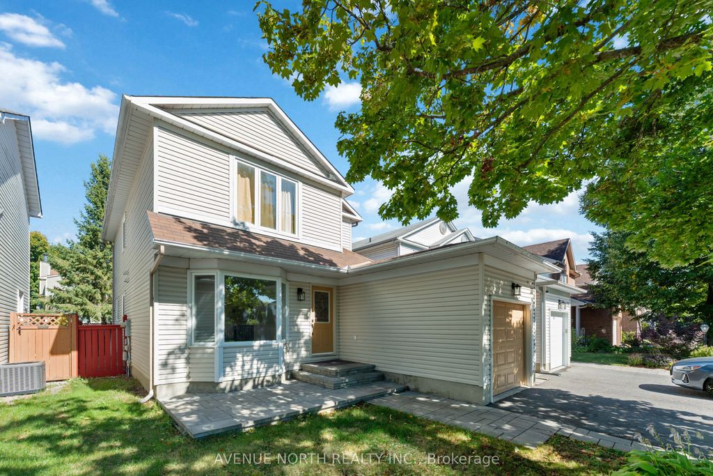 Photo of 33 SARRAZIN Way, Barrhaven, ON K2J 4A5 (MLS # X12475236)