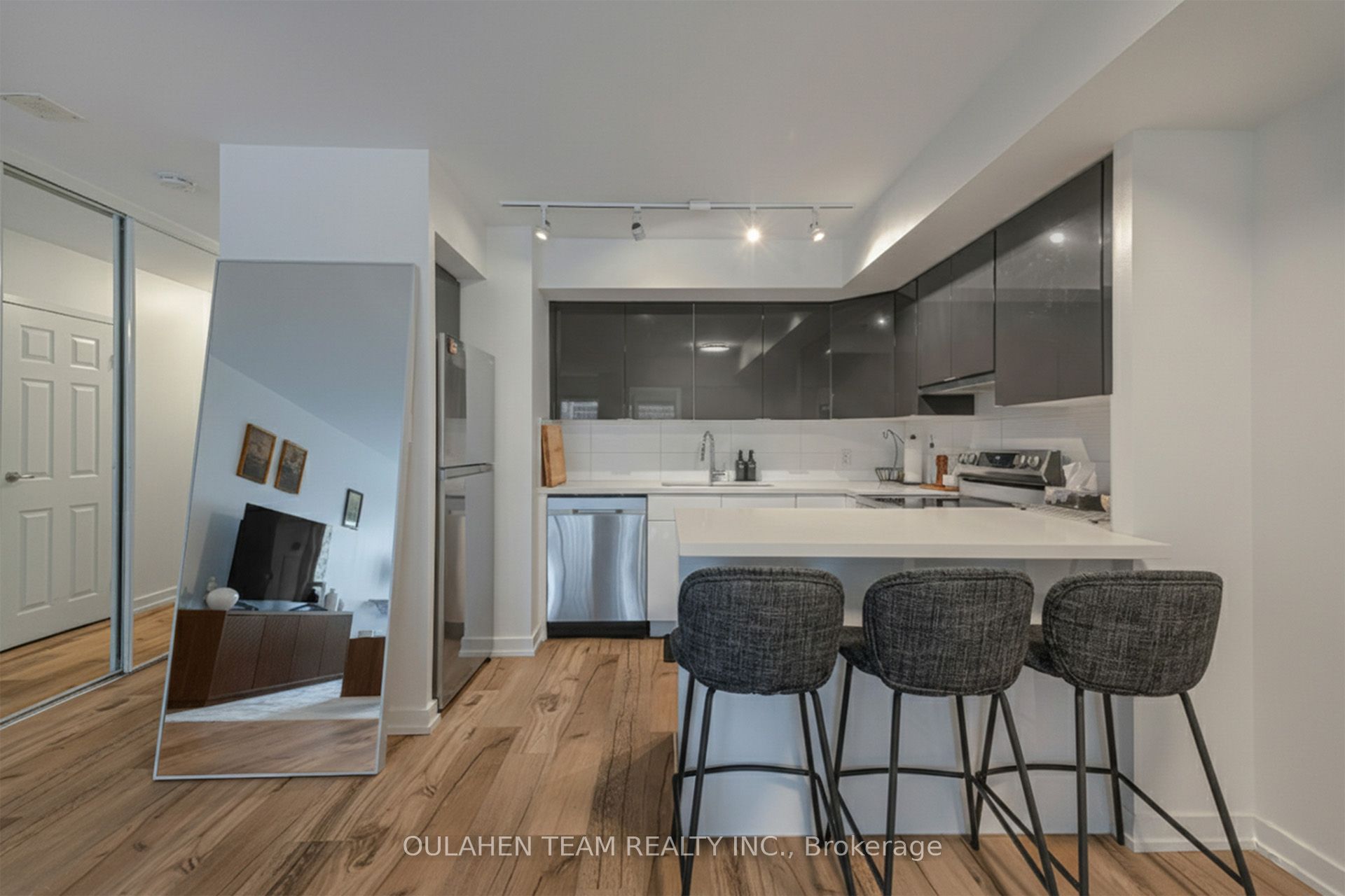 25 The Esplanade N/A 811