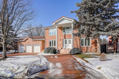 45 Aitken Circle Markham ON L3R 7L3