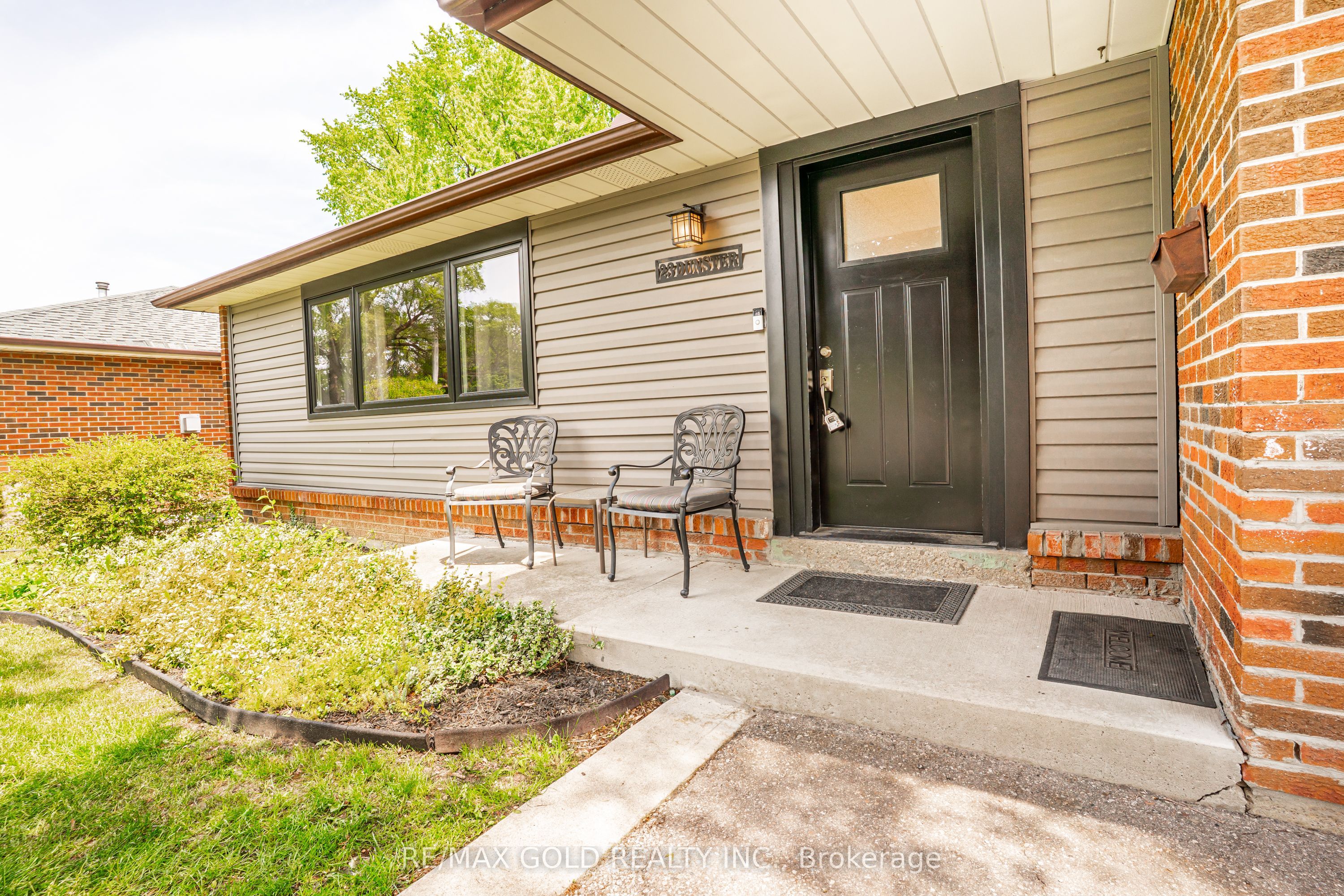 23 Dunster Crescent