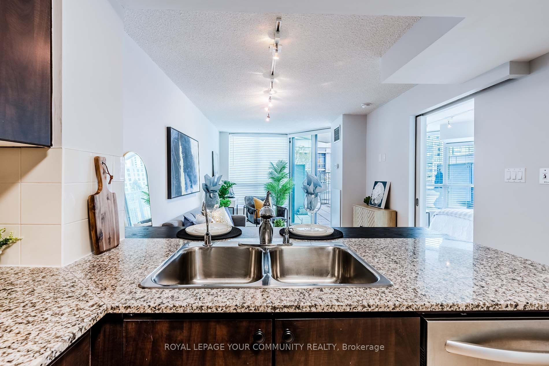 228 Queens Quay W 205