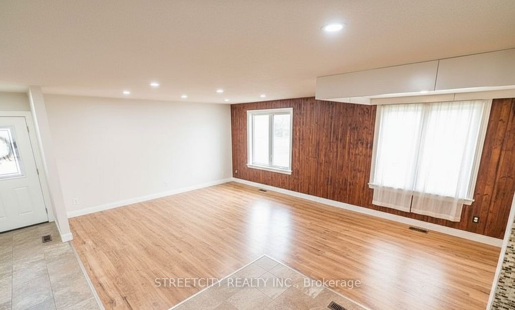 Photo of 43 Renny Crescent, London South, ON N6E 2C4 (MLS # X12655176)