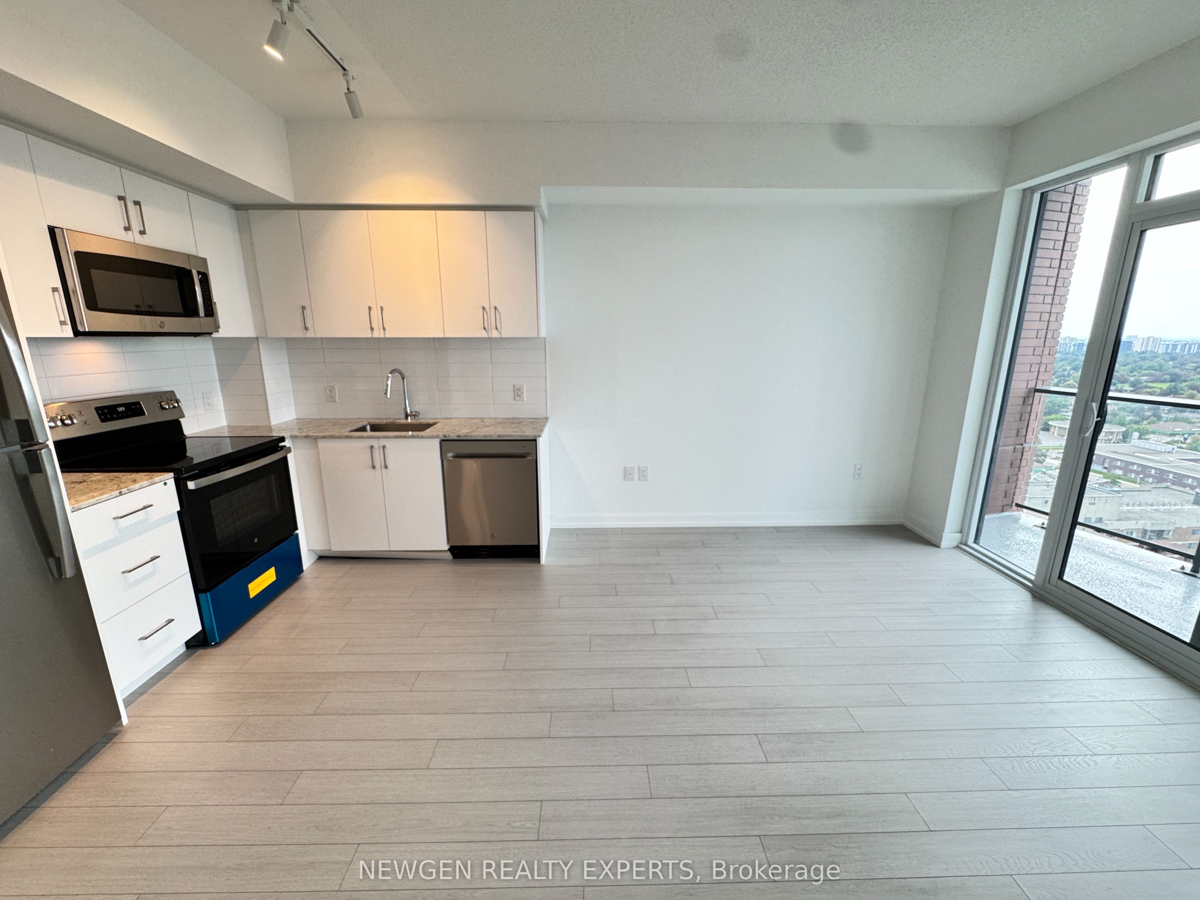 4010 Eglinton Avenue W 2103