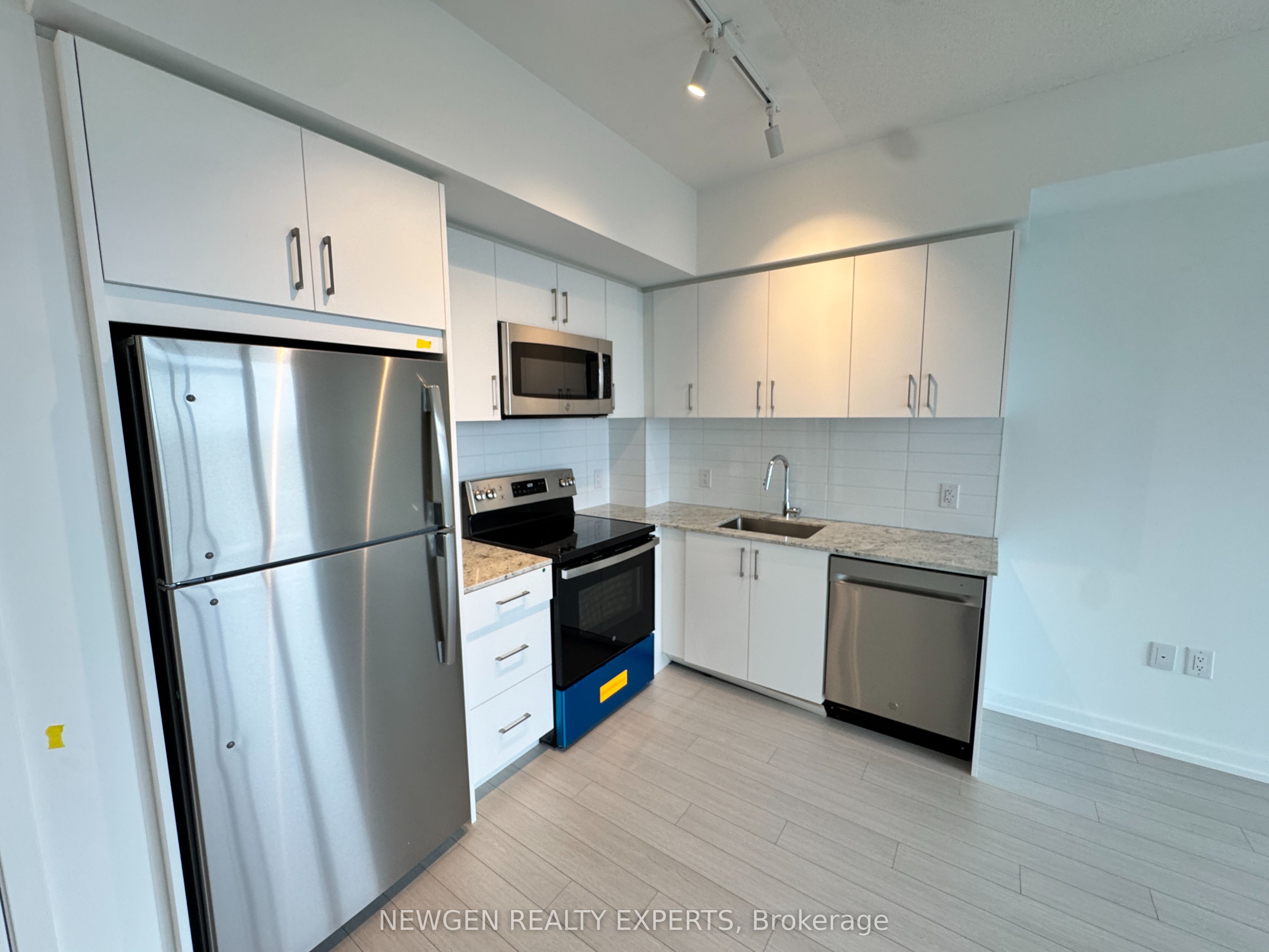 4010 Eglinton Avenue W 2103