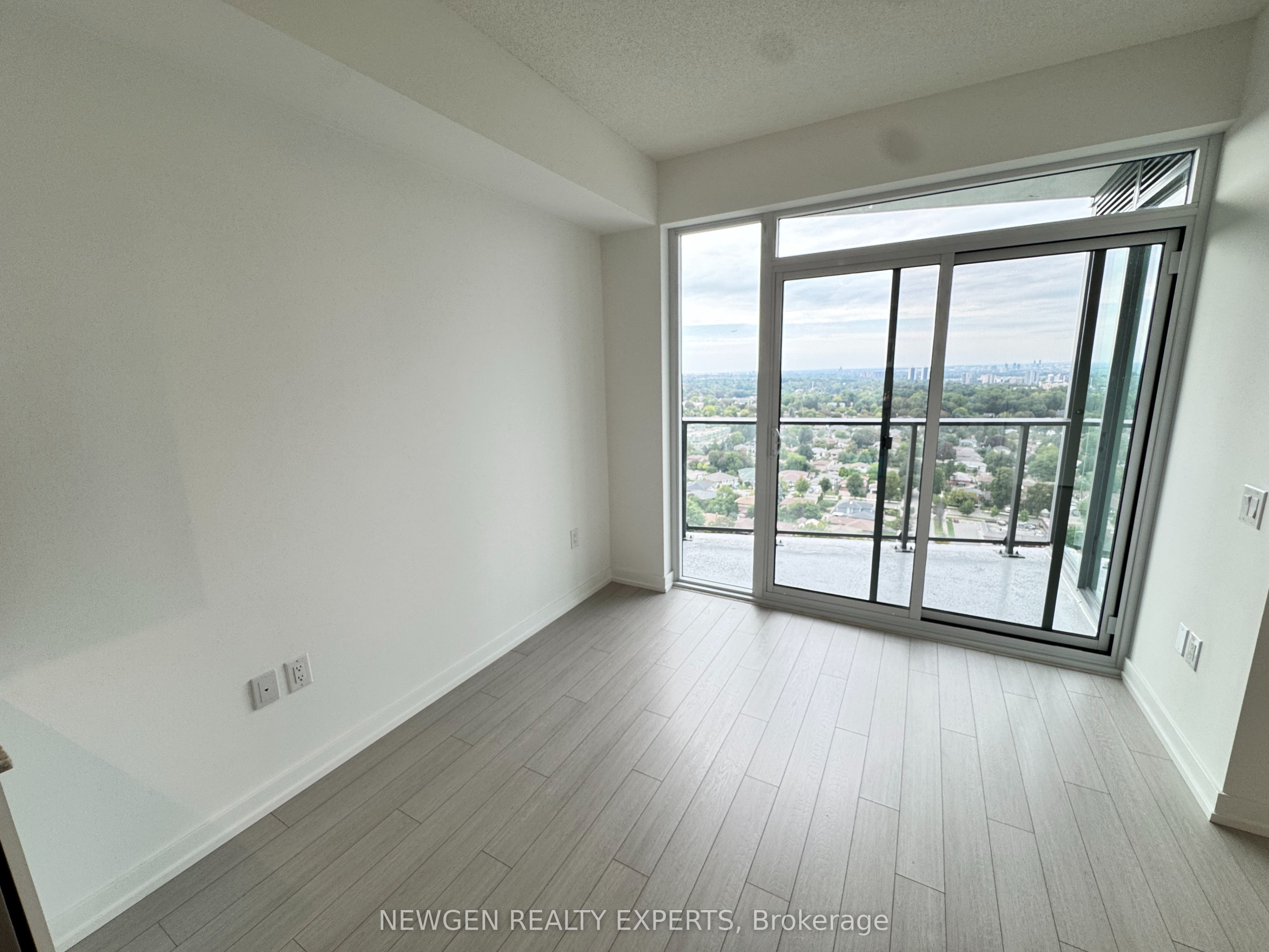 4010 Eglinton Avenue W 2103