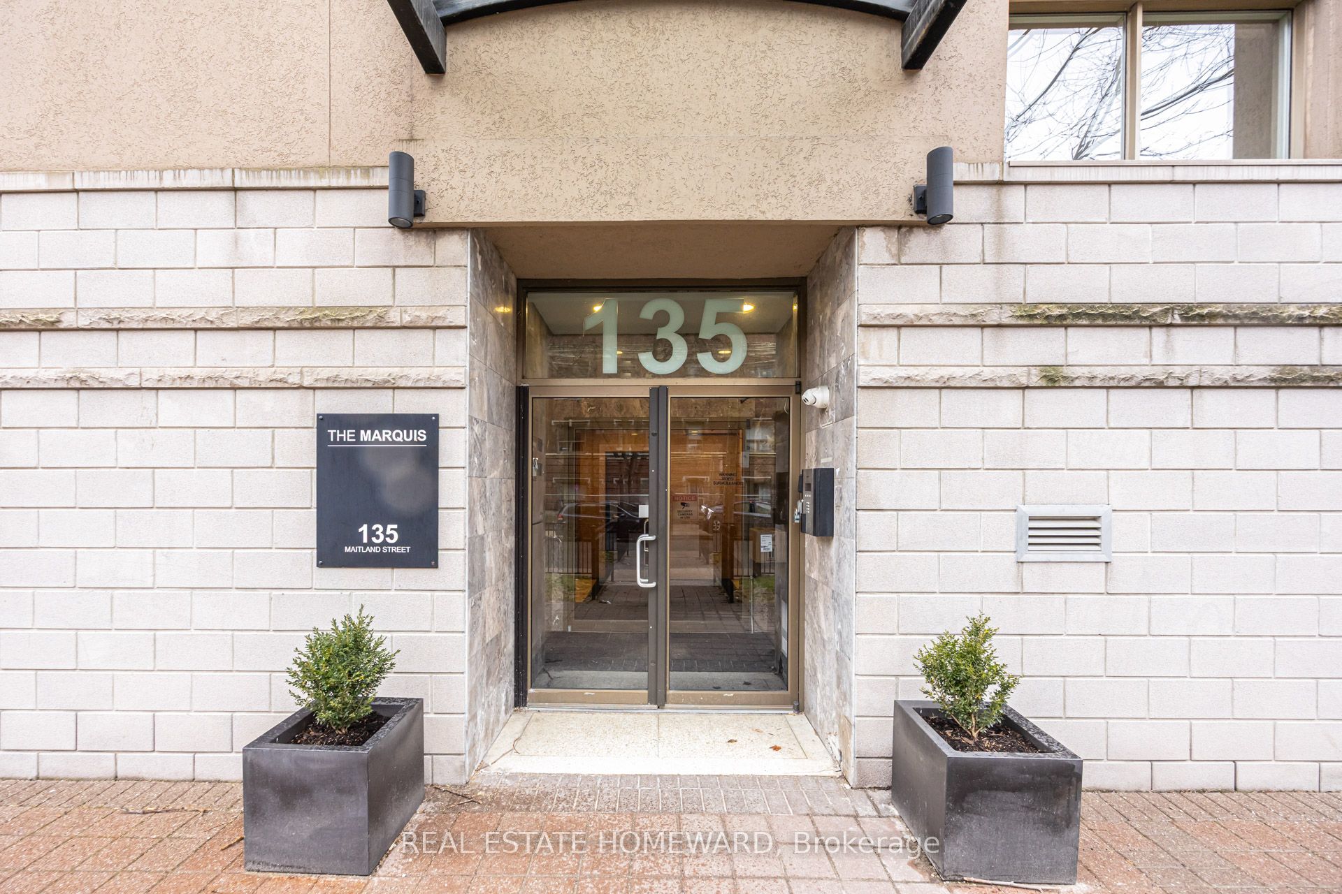 135 Maitland Street 702