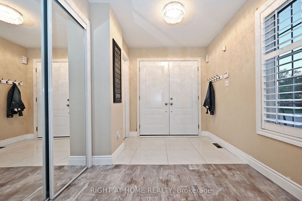 Photo of 73 Bloomgate Crescent, Richmond Hill, ON L4E 3Z1 (MLS # N13038626)