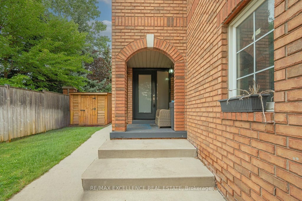 Photo of 20 Manett Crescent, Brampton, ON L6X 4X4 (MLS # W14134606)