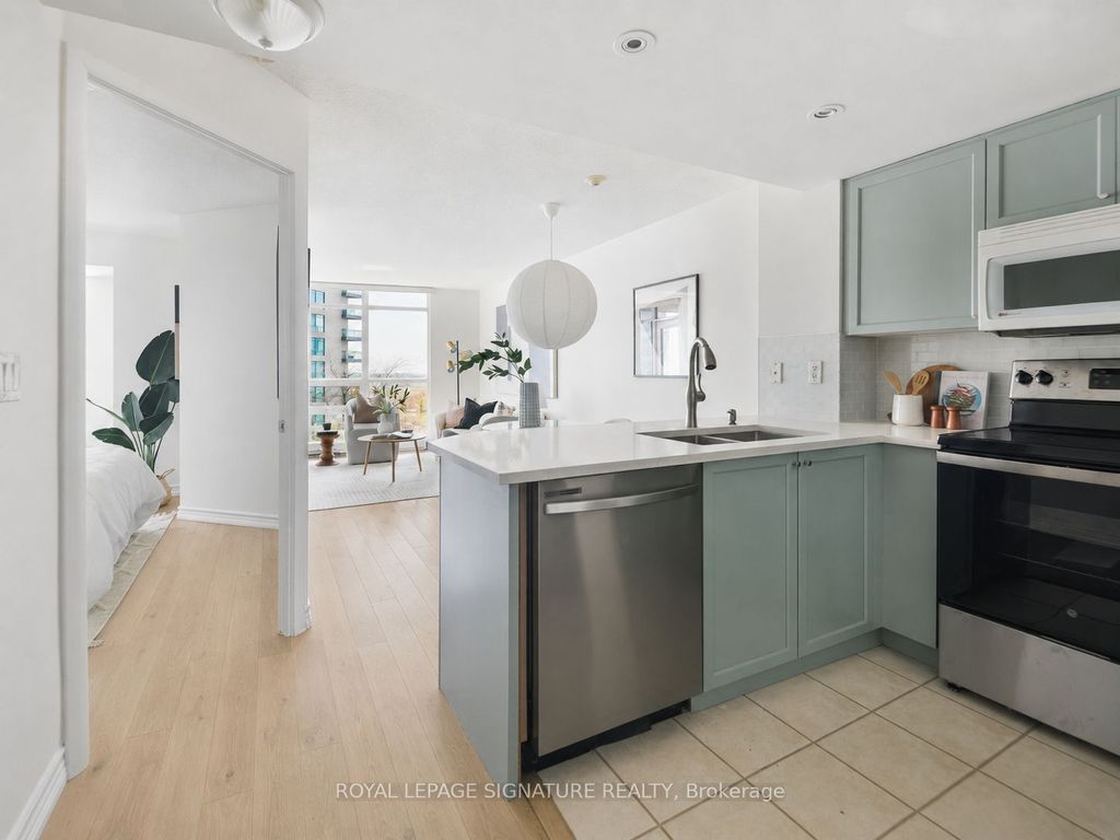 Photo of 231 Fort York Boulevard #1102, Toronto, ON M5V 1B2 (MLS # C13159480)