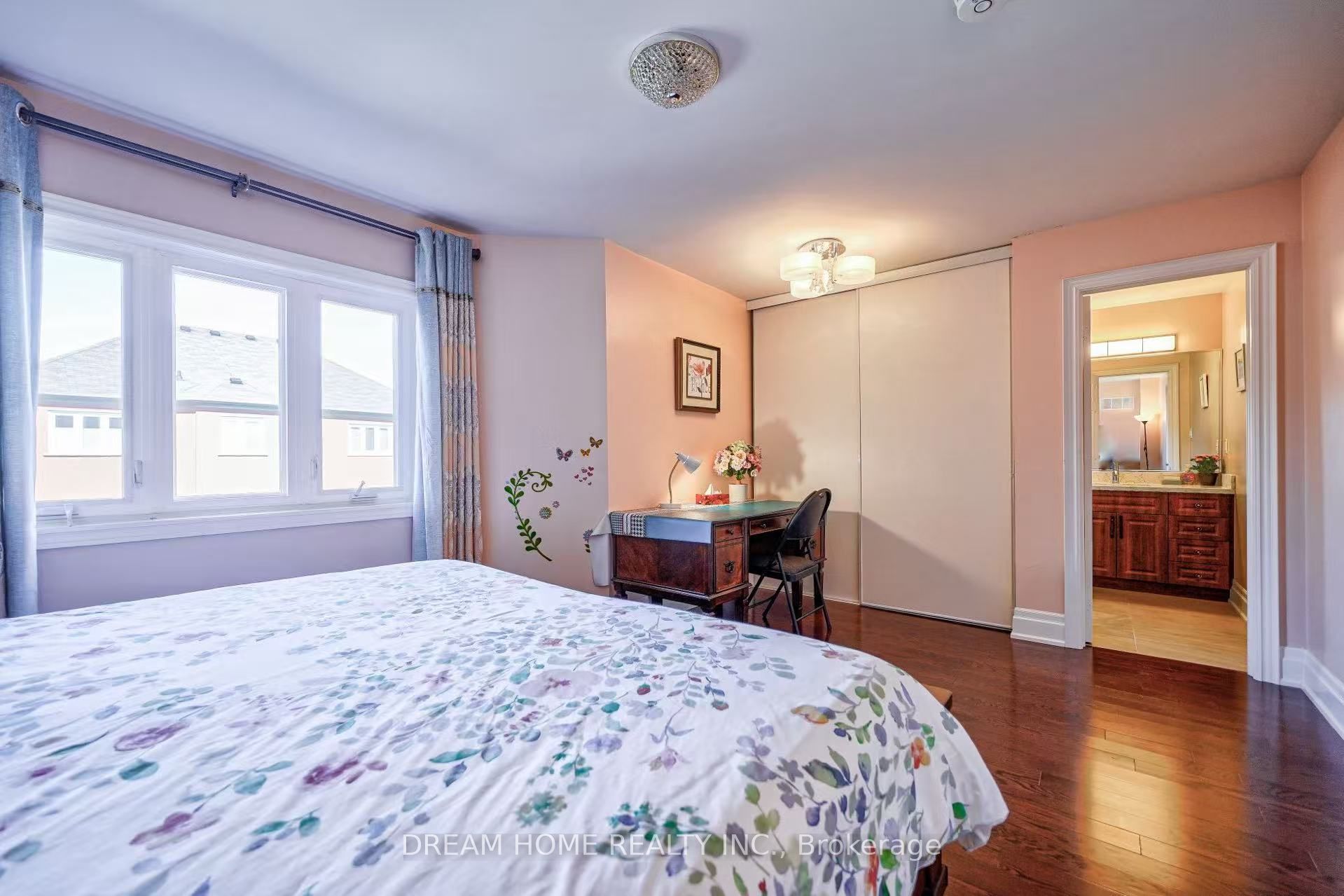 3 Moses Crescent Room C