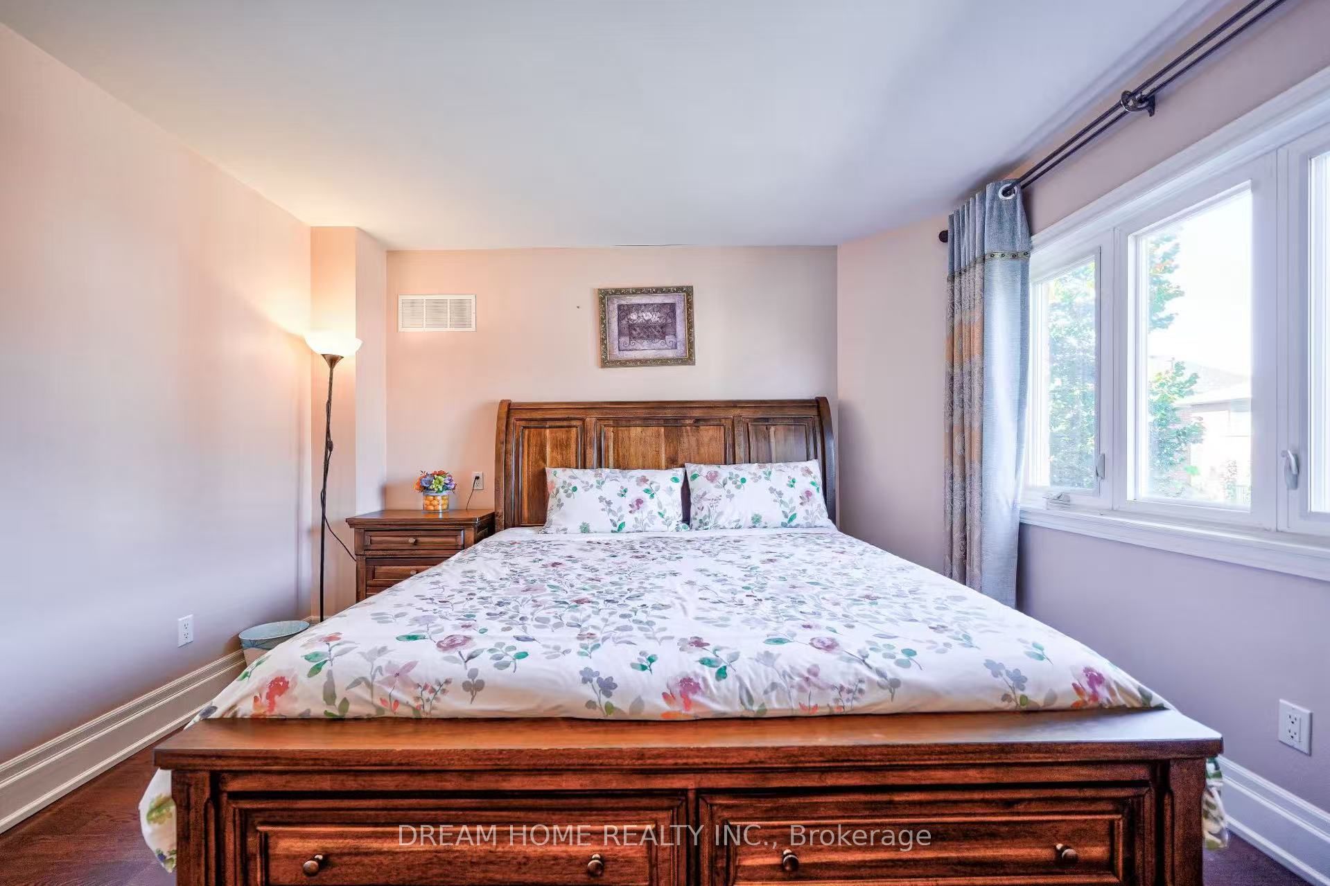 3 Moses Crescent Room C