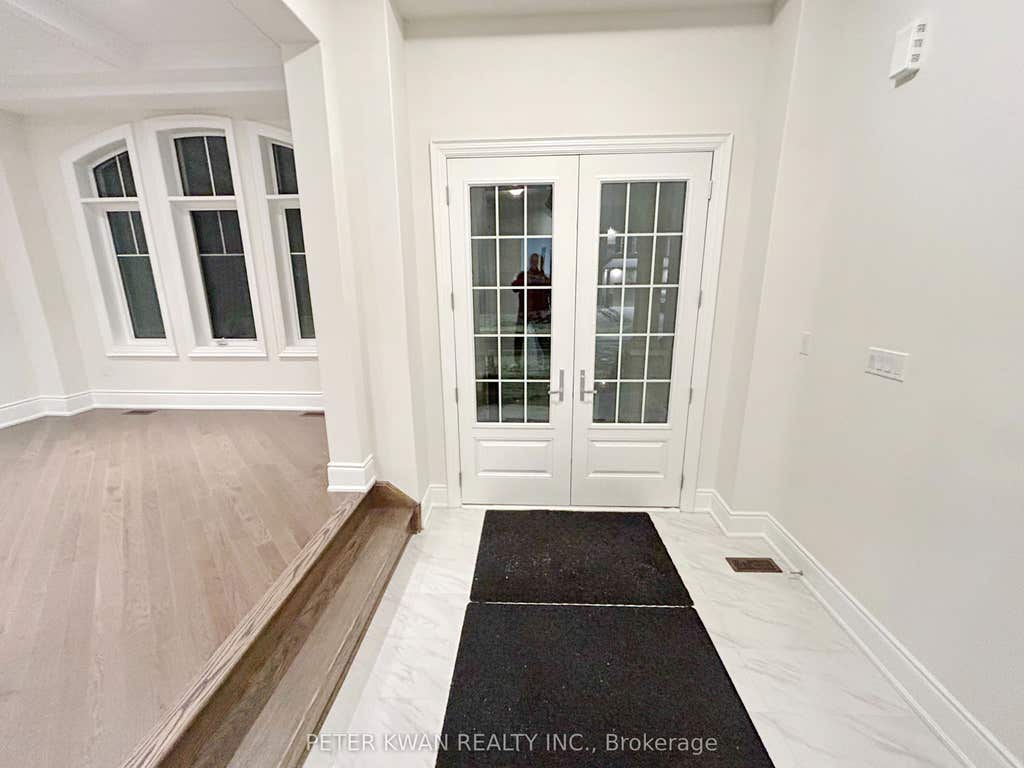 Photo of 72 Silk Twist Drive, East Gwillimbury, ON L9N 0W4 (MLS # N13476146)
