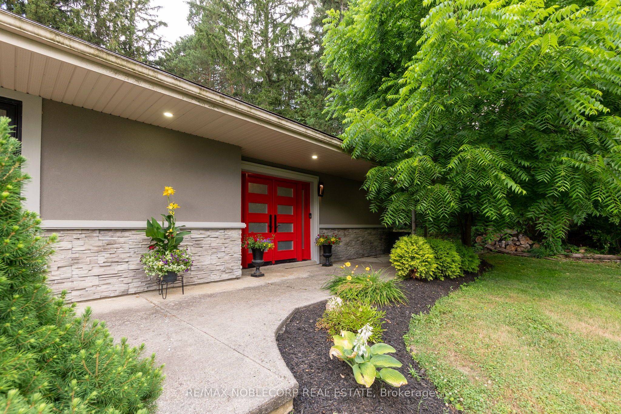 9240 Castlederg Side Road