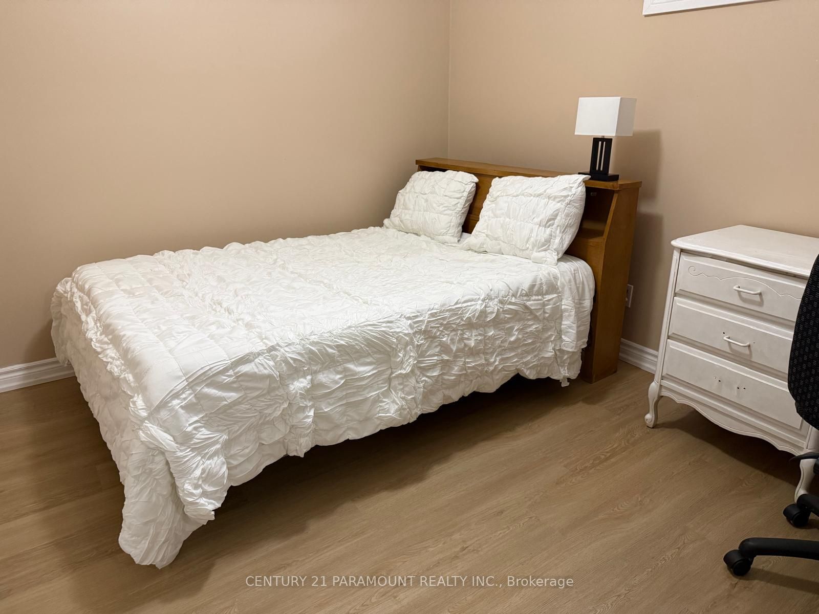 7275 Village Walk