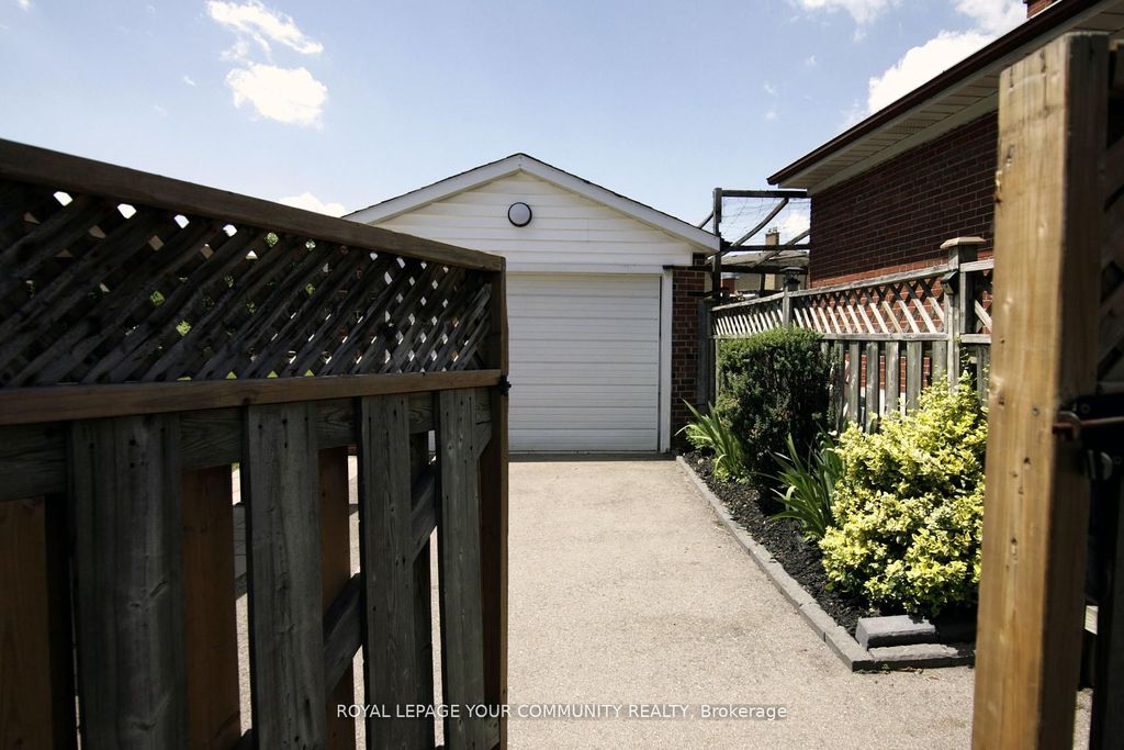 Photo of 136 Strathburn Boulevard, Toronto, ON M9M 2L1 (MLS # W12544696)