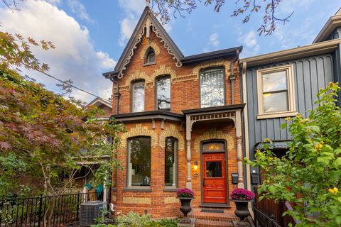 313 Sumach Street Toronto ON M5A 3K4