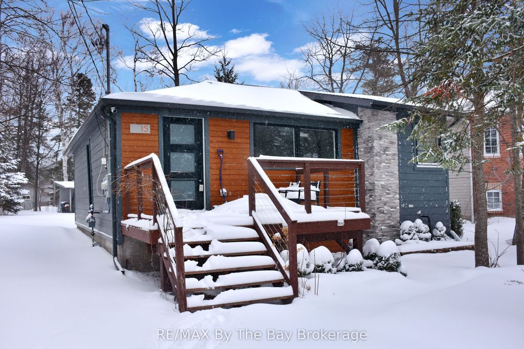 Photo of 15 61st Street S, Wasaga Beach, ON L9Z 1W1 (MLS # S12703200)