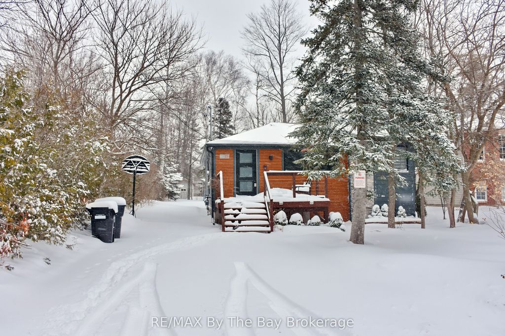 Photo of 15 61st Street S, Wasaga Beach, ON L9Z 1W1 (MLS # S12703200)