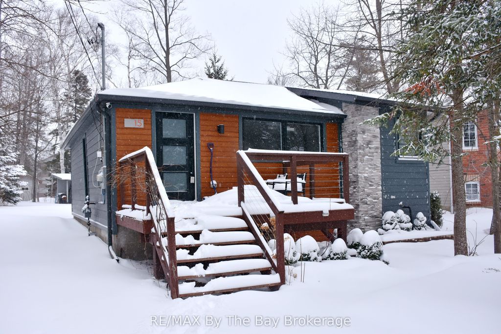 Photo of 15 61st Street S, Wasaga Beach, ON L9Z 1W1 (MLS # S12703200)