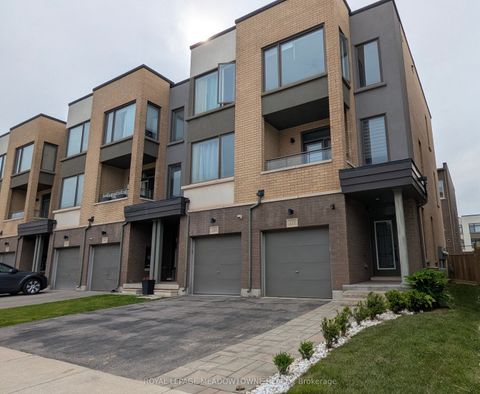 171 Huguenot Road Oakville ON L6H 7C3