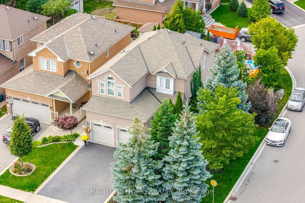 Photo of 2 Melrose Gardens, Brampton, ON L7A 1J7 (MLS # W12657848)