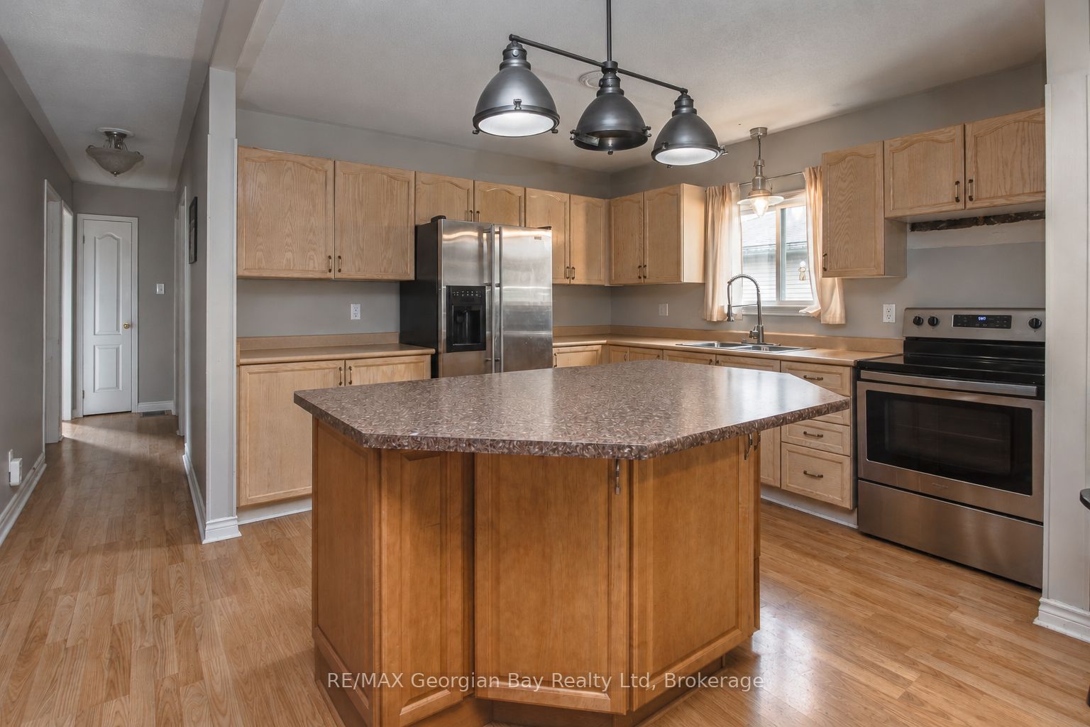 19 Bridle Road