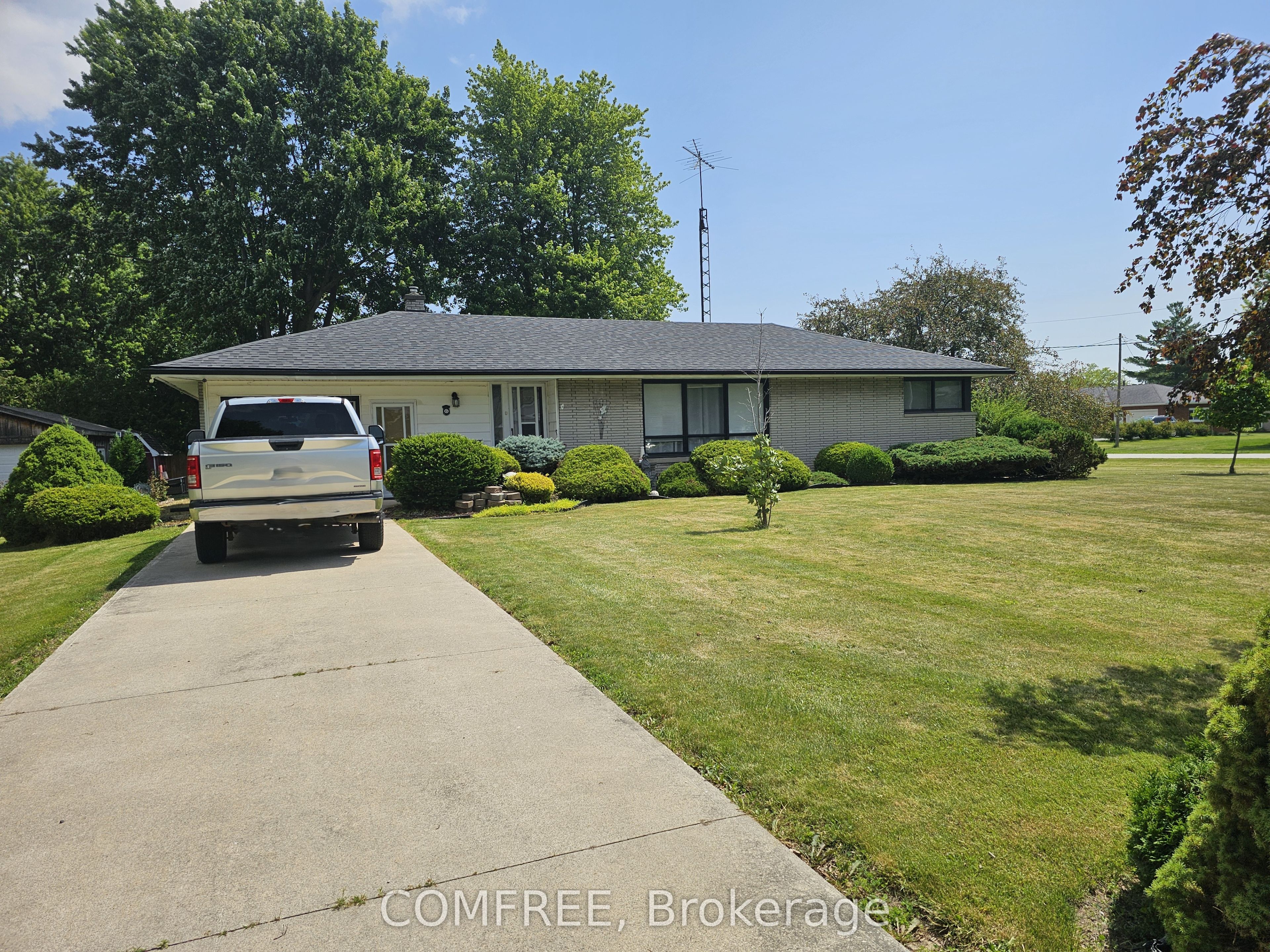 Photo 1 of 16 — 6 Sullivan Street, Chatham-Kent, ON N0P 1W0