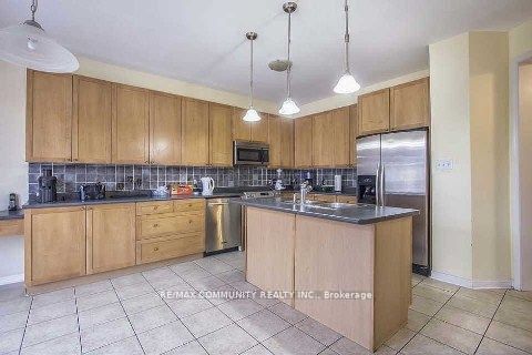 11 Horsetail Street MAIN FLOOR