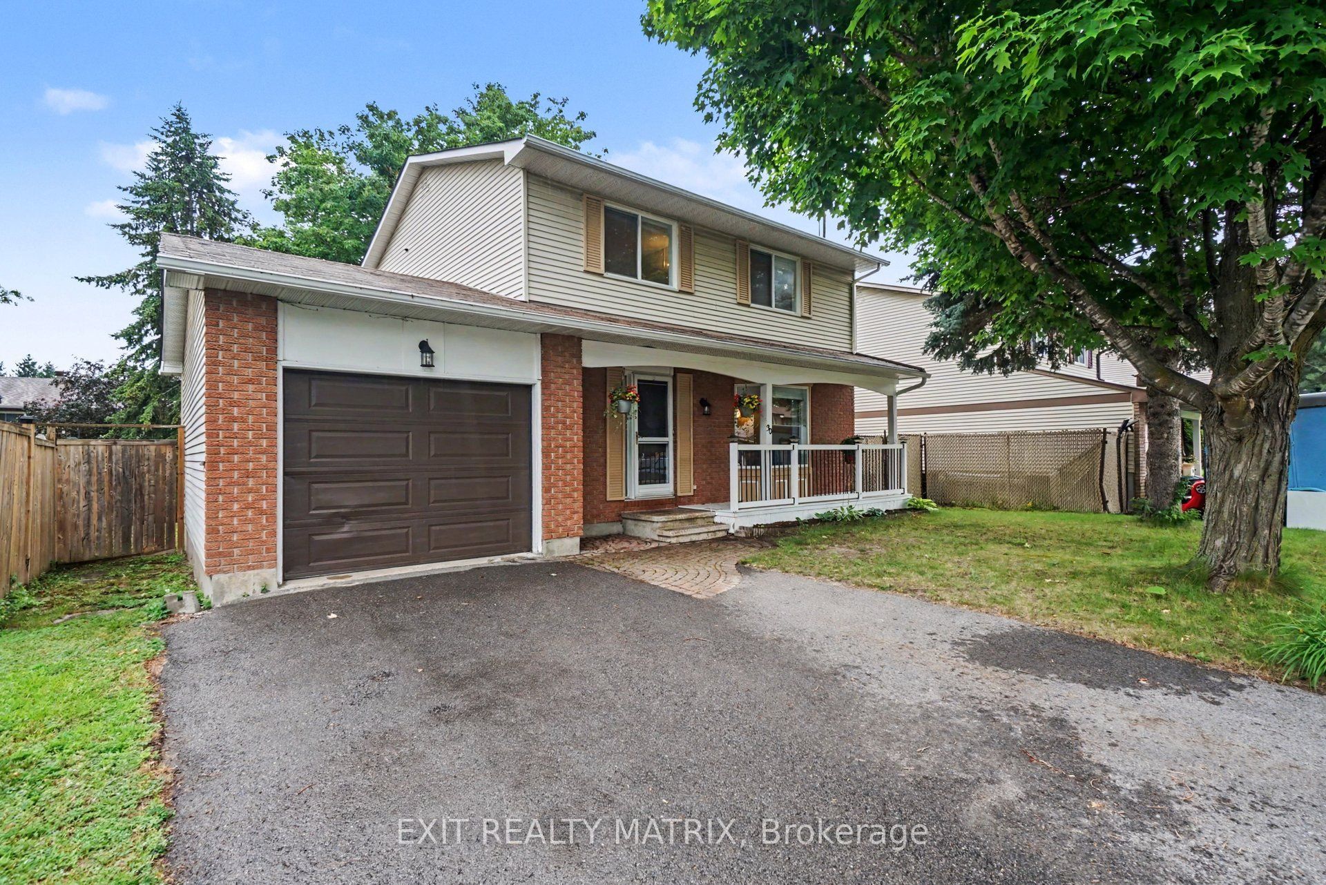 Photo 1 of 31 — 30 Bartley Crescent, Barrhaven, ON K2J 2J7