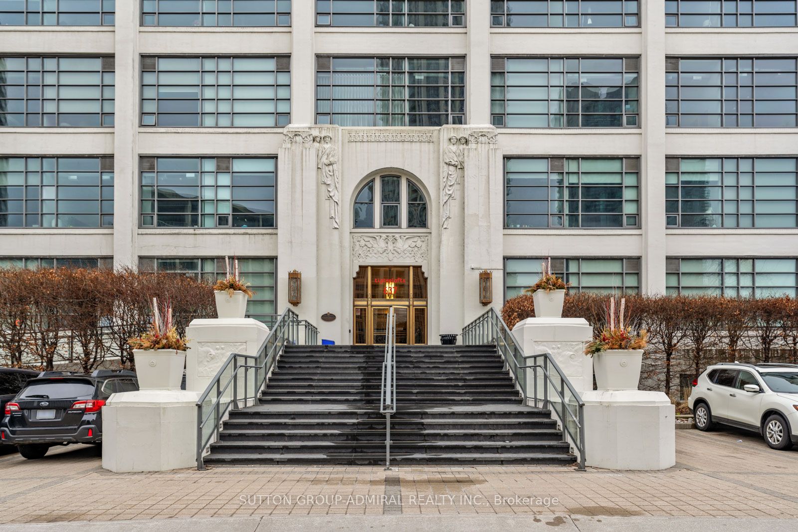 637 Lake Shore Boulevard W 434